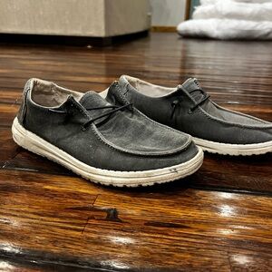 Women’s Dudes, size 7